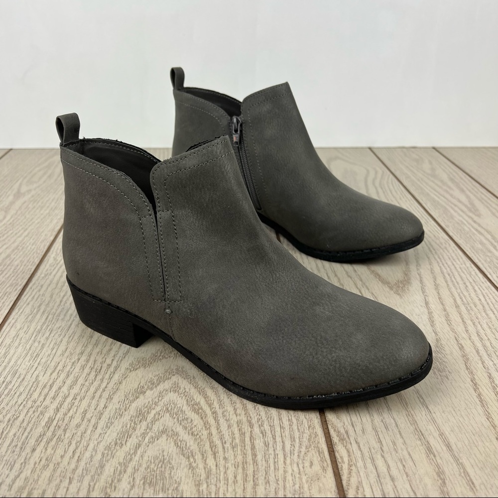 Sun + Stone Cadee Block Heel Ankle Bootie 9.5W Grey Faux Leather $50